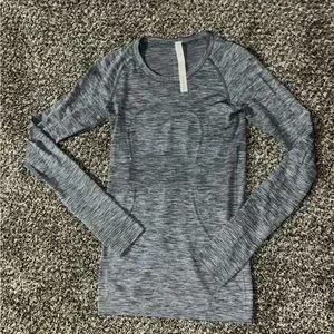 美品★ルルレモン Long Sleeve サイズ4 LW3BQ4S_028850_1?size=400,400